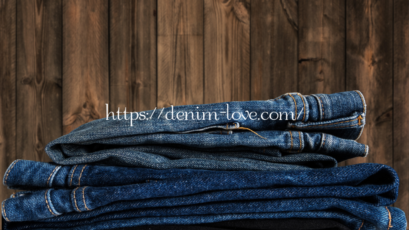 【デニムの豆知識】デニムのオンスについて（デスクの上のジーンズ）